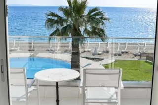 ACROTEL LILY ANN BOUTIQUE Pools & Beach