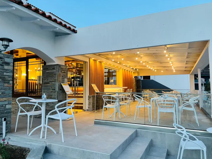 ACROTEL LILY ANN VILLAGE HOTEL Restaurants
