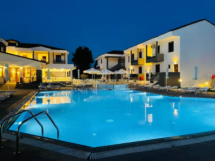 ACROTEL LILY ANN VILLAGE HOTEL Pools & Beach