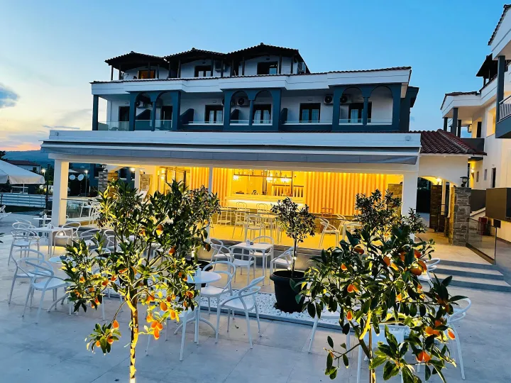 ACROTEL LILY ANN VILLAGE HOTEL Bars