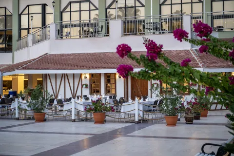 ADORA RESORT HOTEL Restaurants