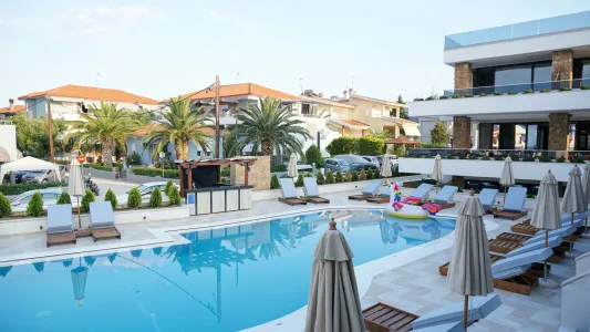 AGNES DELUXE HOTEL Pools & Beach