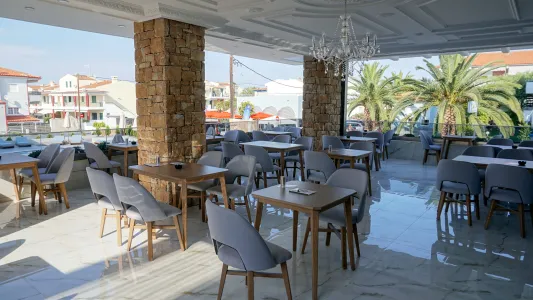 AGNES DELUXE HOTEL Restaurants