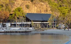 AHAMA HOTEL (CHILD AGE 5+) Restaurants