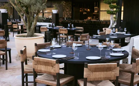 AHAMA HOTEL (CHILD AGE 5+) Restaurants