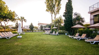 AKBULUT HOTEL Pools & Beach