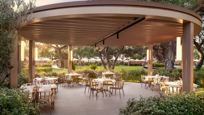 AKKA HOTELS ANTEDON Restaurants