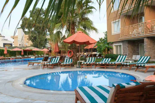 AKKA HOTELS CLAROS Pools & Beach