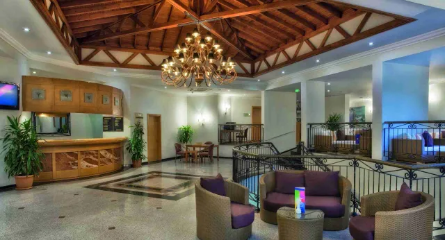AKKA HOTELS CLAROS Lobby