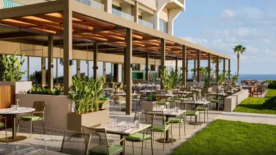 AKRA V HOTEL Restaurants