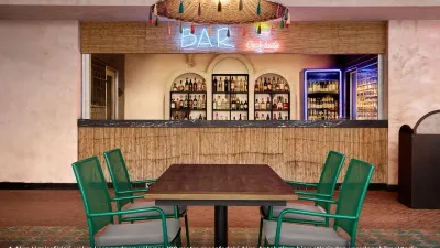 AKRA V HOTEL Bars