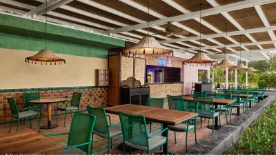 AKRA V HOTEL Bars