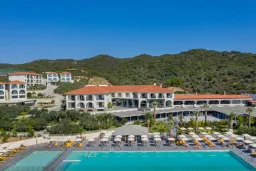 AKRATHOS HOTEL Pools & Beach