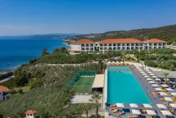 AKRATHOS HOTEL Pools & Beach