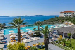 AKRATHOS HOTEL Pools & Beach