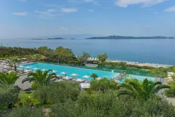 AKRATHOS HOTEL Pools & Beach
