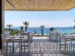 AKRATHOS HOTEL Restaurants