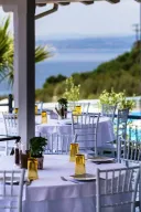 AKRATHOS HOTEL Restaurants