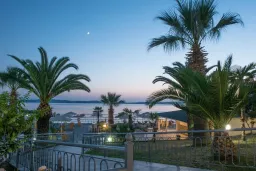 AKRATHOS HOTEL Pools & Beach
