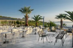 AKRATHOS HOTEL Bars