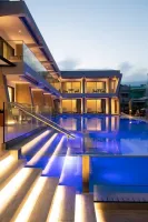 AKTI TORONI BOUTIQUE HOTEL Pools & Beach
