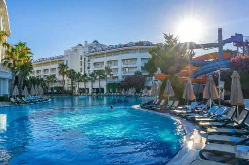 ALBA QUEEN HOTEL Pools & Beach