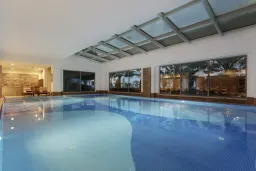 ALBA QUEEN HOTEL Pools & Beach