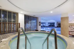 ALBA QUEEN HOTEL Pools & Beach