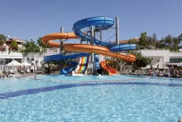ALBA QUEEN HOTEL Pools & Beach