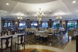 ALBA QUEEN HOTEL Restaurants