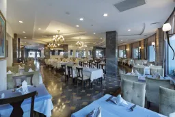 ALBA QUEEN HOTEL Restaurants