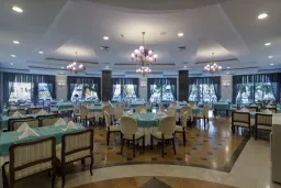 ALBA QUEEN HOTEL Restaurants