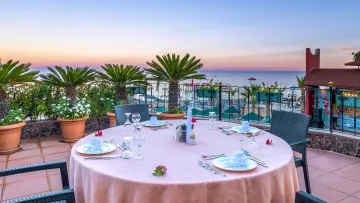 ALERIA BELPORT BEACH HOTEL Restaurants