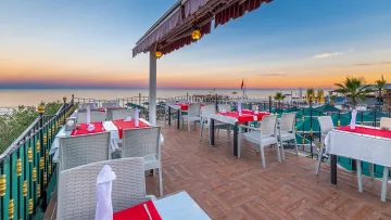 ALERIA BELPORT BEACH HOTEL Restaurants