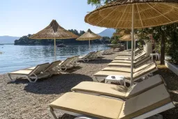 ALESTA YACHT HOTEL Pools & Beach