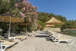 ALESTA YACHT HOTEL Pools & Beach