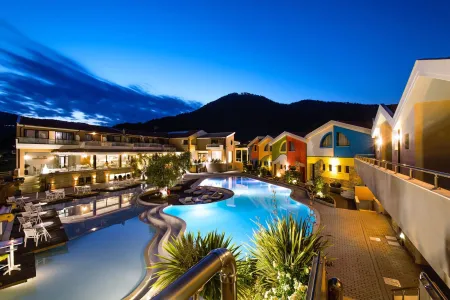 ALEXANDRA GOLDEN BOUTIQUE HOTEL Pools & Beach