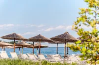 ALEXANDRA GOLDEN BOUTIQUE HOTEL Pools & Beach