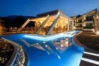 ALEXANDRA GOLDEN BOUTIQUE HOTEL Pools & Beach