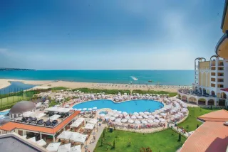 ALUA HELIOS BAY Pools & Beach