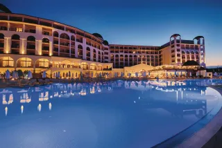 ALUA HELIOS BAY Pools & Beach