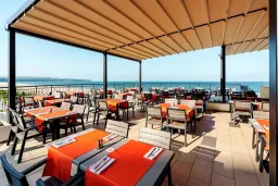 ALUA HELIOS BAY Restaurants