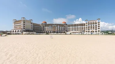 ALUA HELIOS BAY Pools & Beach