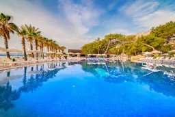 AMARA COMFORT RESORT Pools & Beach