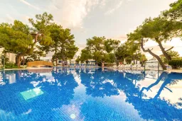 AMARA COMFORT RESORT Pools & Beach