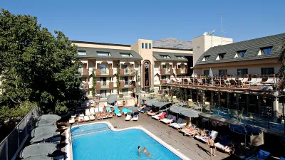 AMBASSADOR HOTEL Pools & Beach