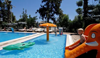 AMBASSADOR HOTEL Pools & Beach