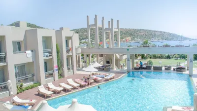 AMBROSIA HOTEL BEACH - SPA Pools & Beach