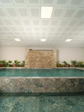 AMBROSIA HOTEL BEACH - SPA Pools & Beach