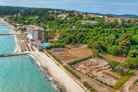 AMMON ZEUS LUXURY BEACH HOTEL Pools & Beach